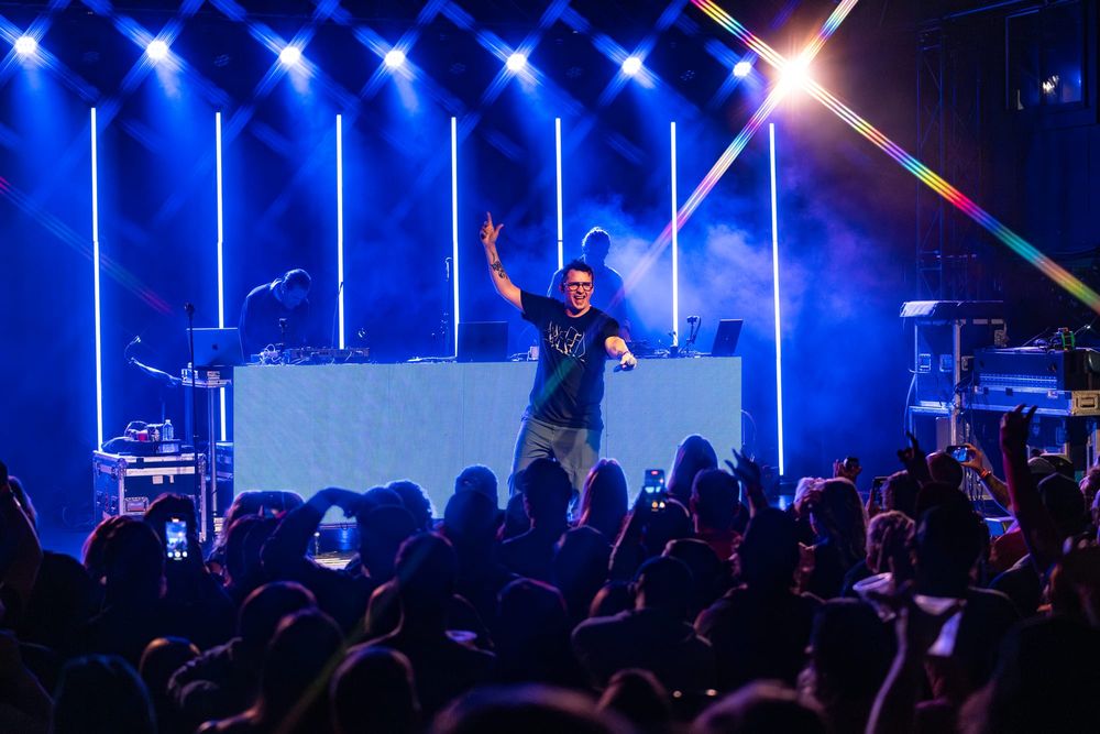 Atmosphere live in concert